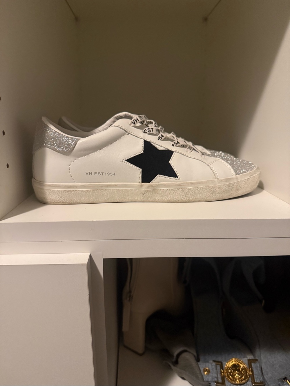 Vintage White Low-Top Sneakers with Black Star and Silver Glitter Accents